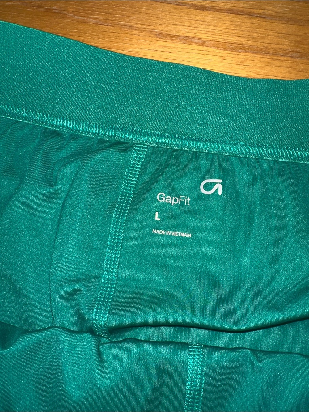 GapFit Women's Emerald Green Pleated Skort - Picture 2 of 4